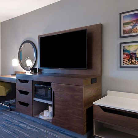 Hampton Inn & Suites Marina Exteriör bild
