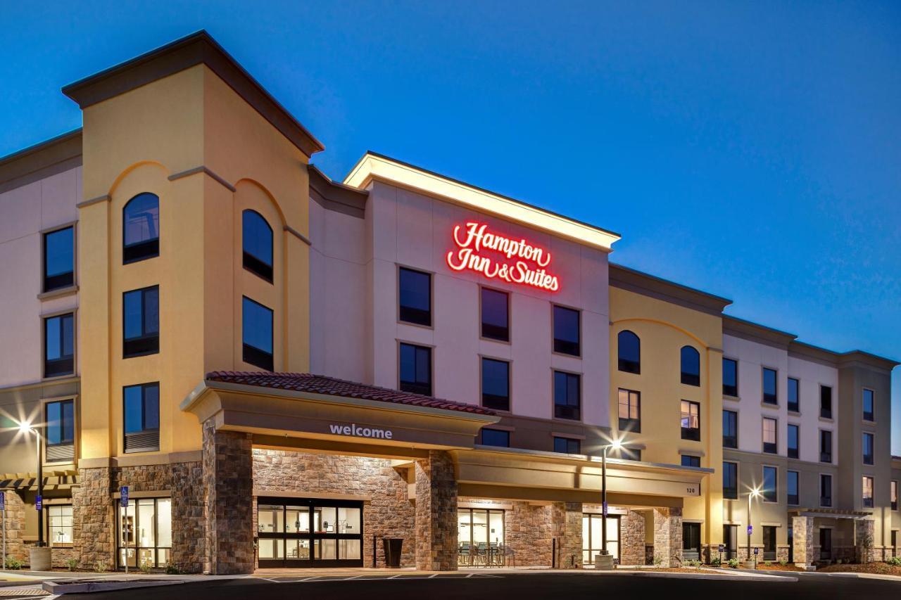 Hampton Inn & Suites Marina Exteriör bild