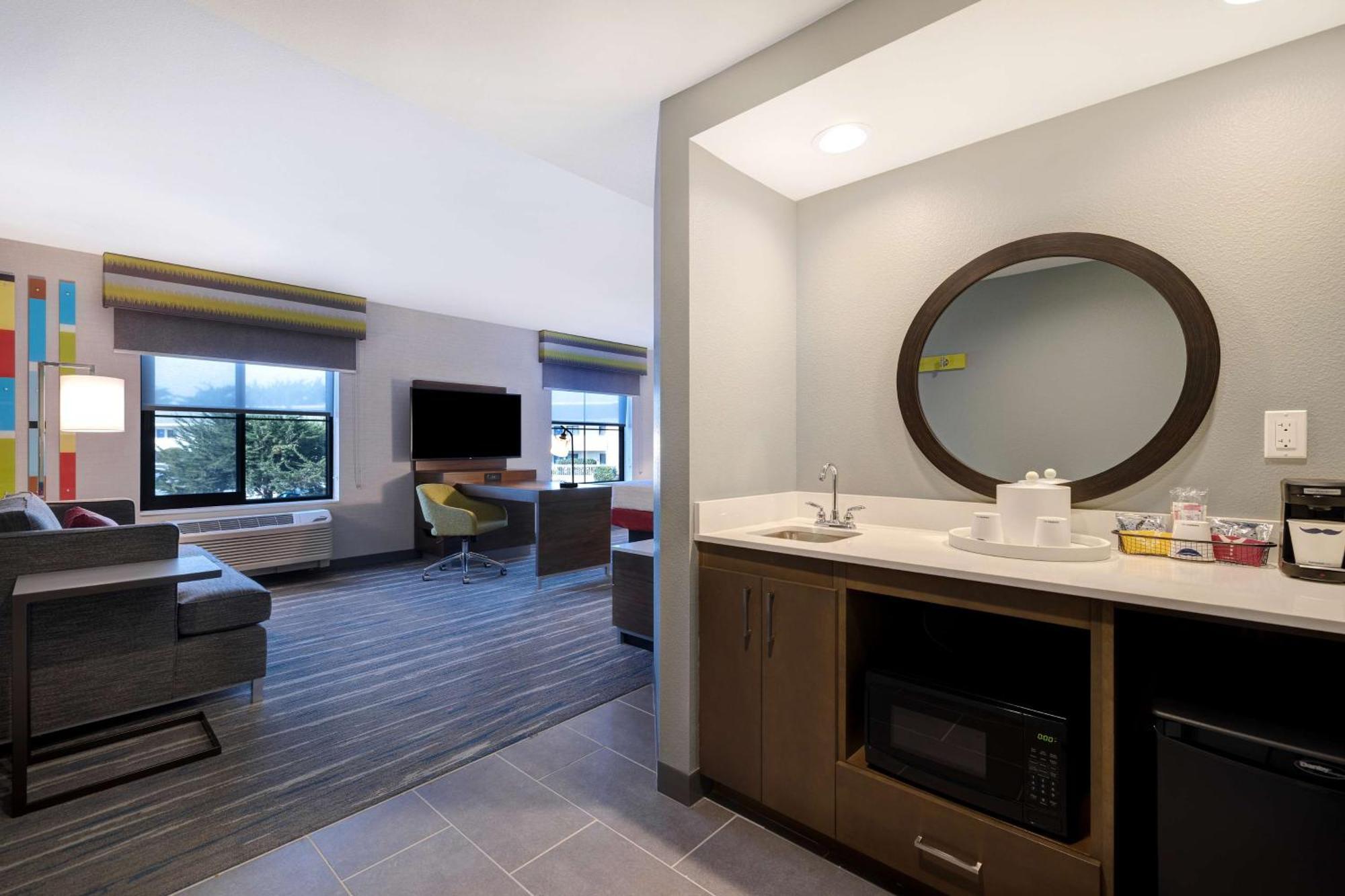 Hampton Inn & Suites Marina Exteriör bild