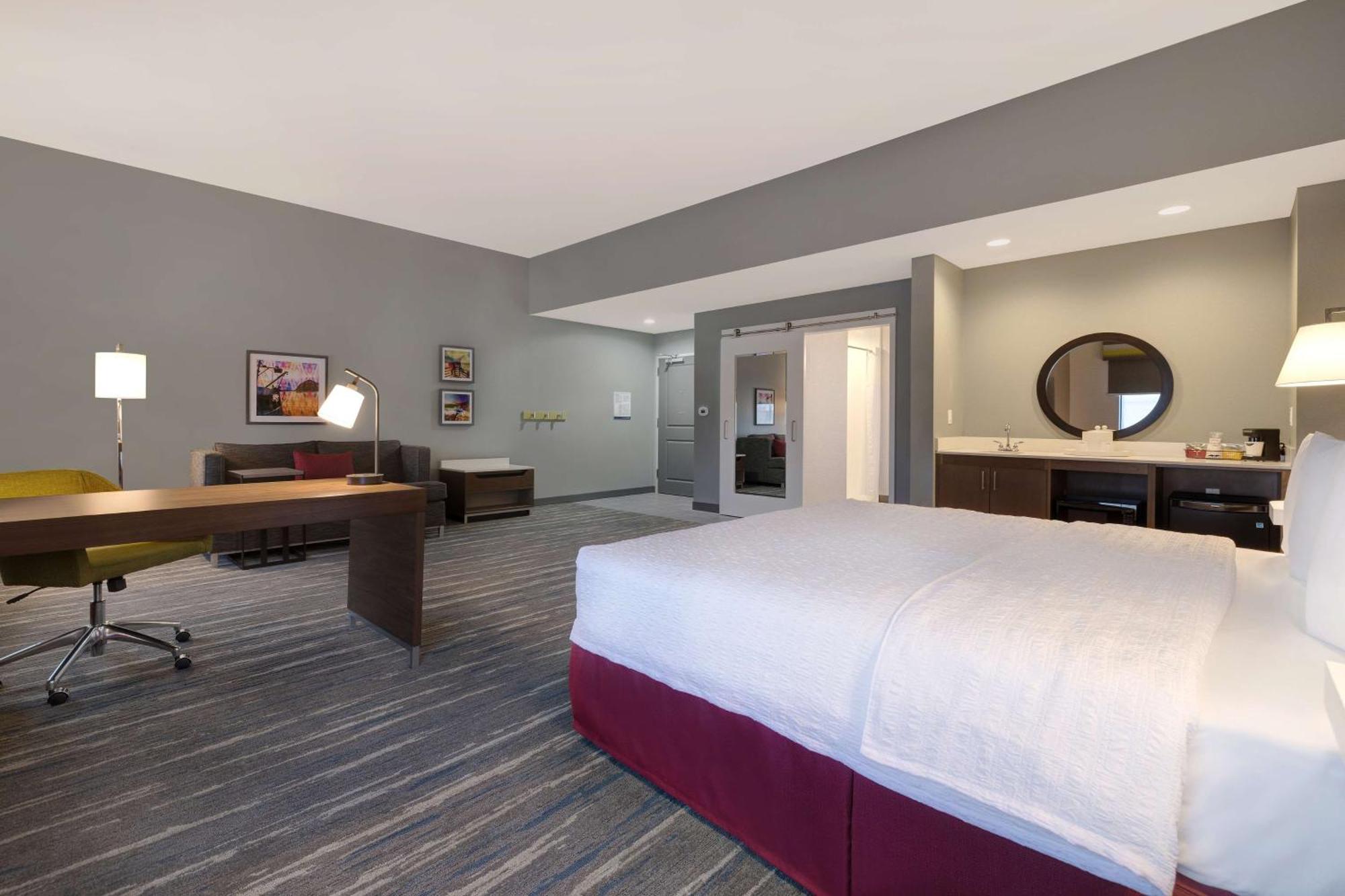 Hampton Inn & Suites Marina Exteriör bild