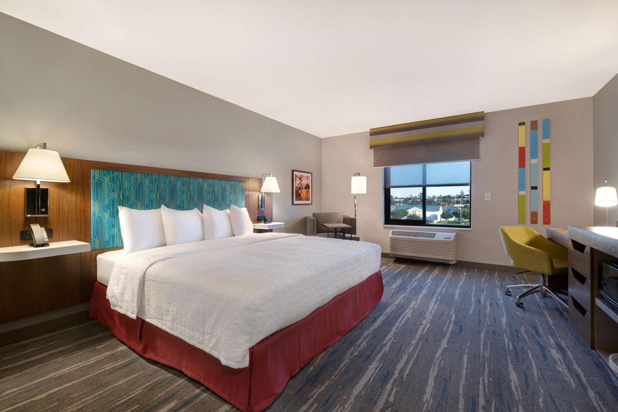 Hampton Inn & Suites Marina Exteriör bild