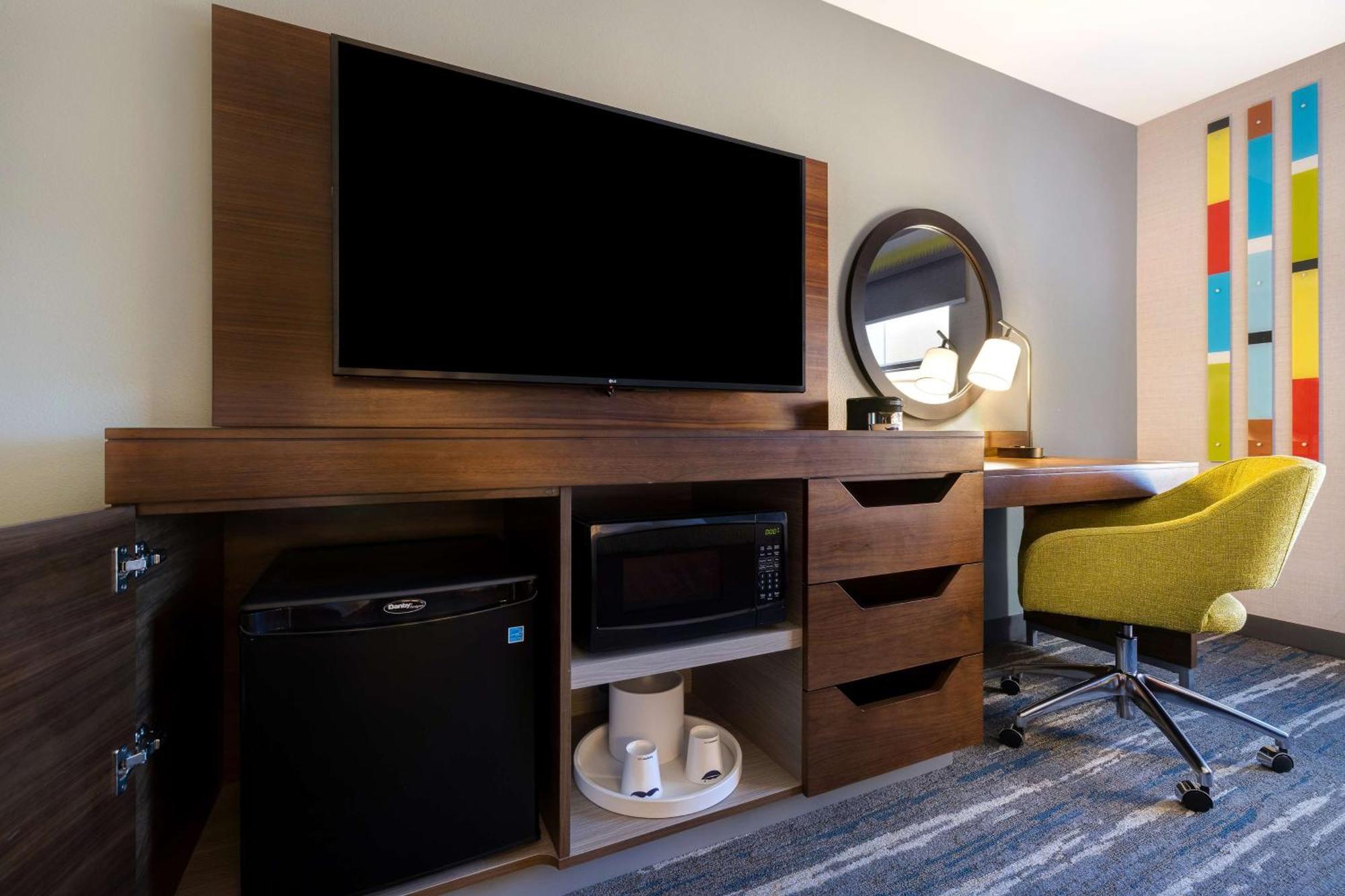 Hampton Inn & Suites Marina Exteriör bild