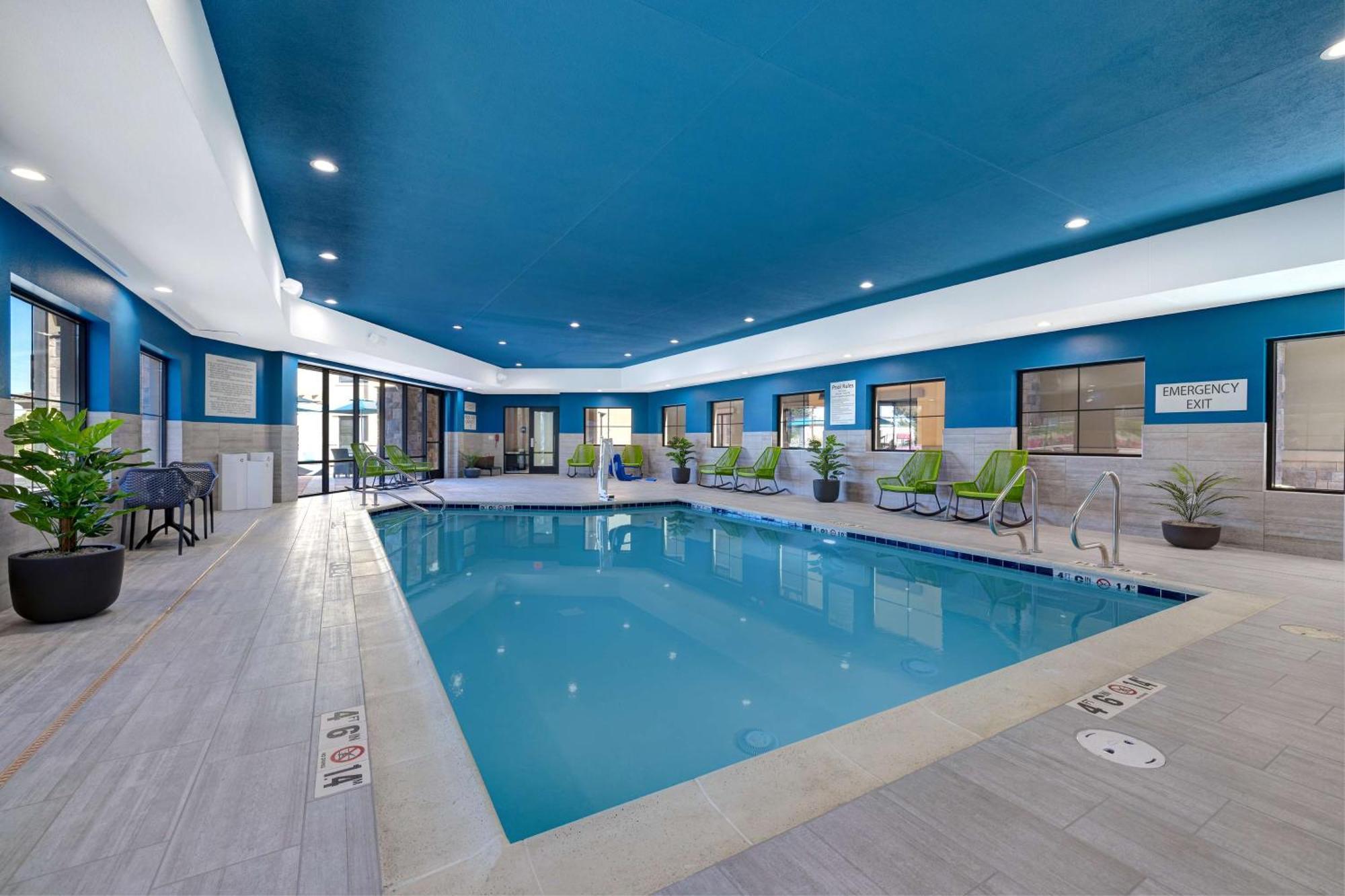 Hampton Inn & Suites Marina Exteriör bild